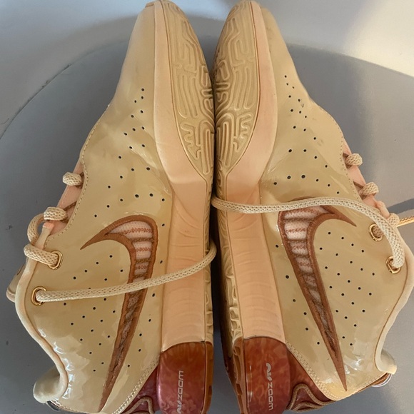 Lebron 21 - Size 7M - Picture 1 of 3